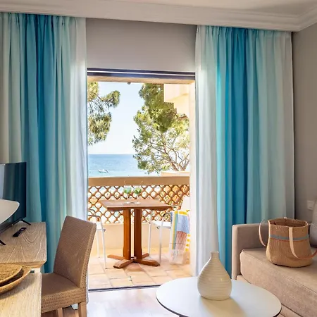 Hotel La Pinède 4*