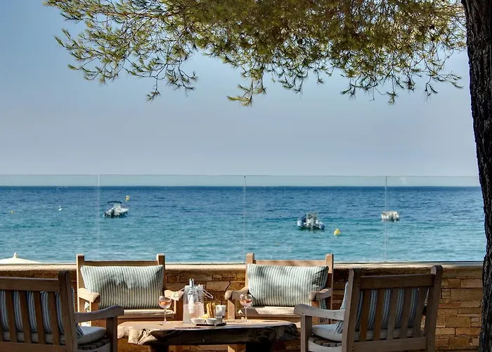 Ξενοδοχείο La Pinede 4*