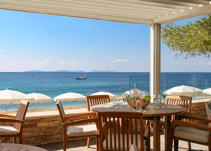 Ξενοδοχείο La Pinede 4*