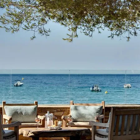 מלון La Pinede 4*