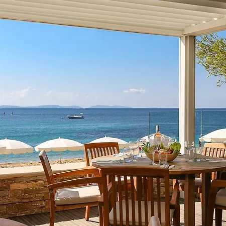 מלון La Pinede 4*