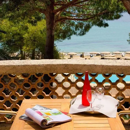 מלון La Pinede 4*