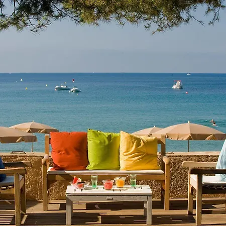 فندق La Pinede 4*
