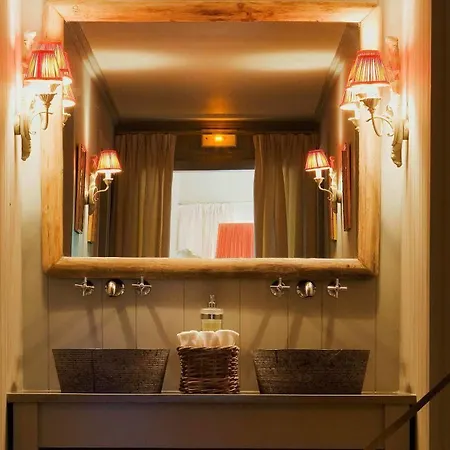 מלון La Pinede 4*