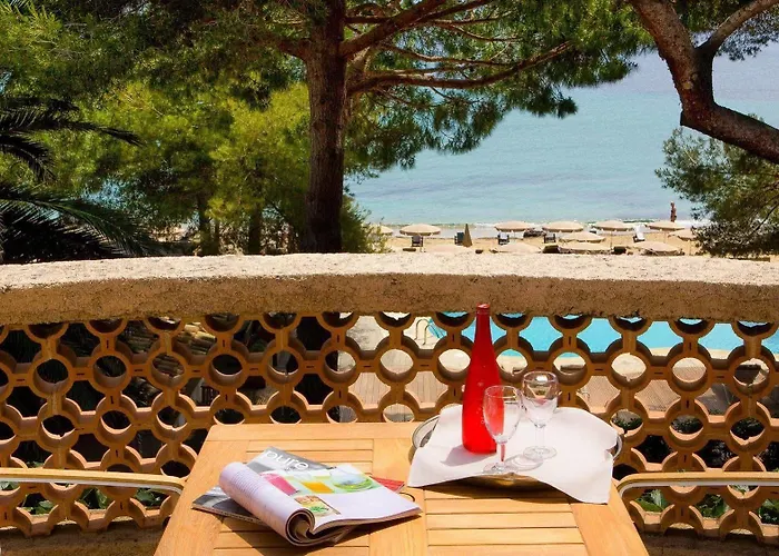 Hotell La Pinede 4*